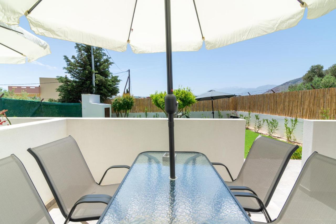 Cozy House With Pool Near Beach Gazi Exterior photo