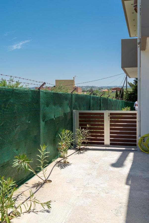 Cozy House With Pool Near Beach Gazi Exterior photo