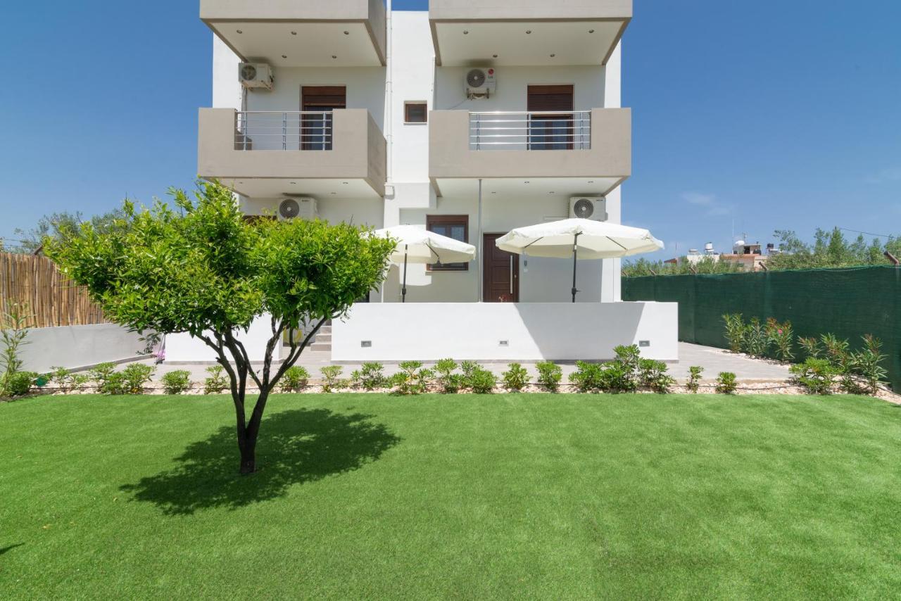 Cozy House With Pool Near Beach Gazi Exterior photo