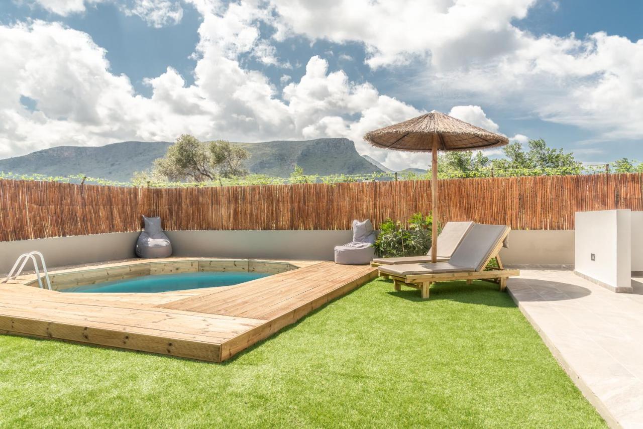 Cozy House With Pool Near Beach Gazi Exterior photo