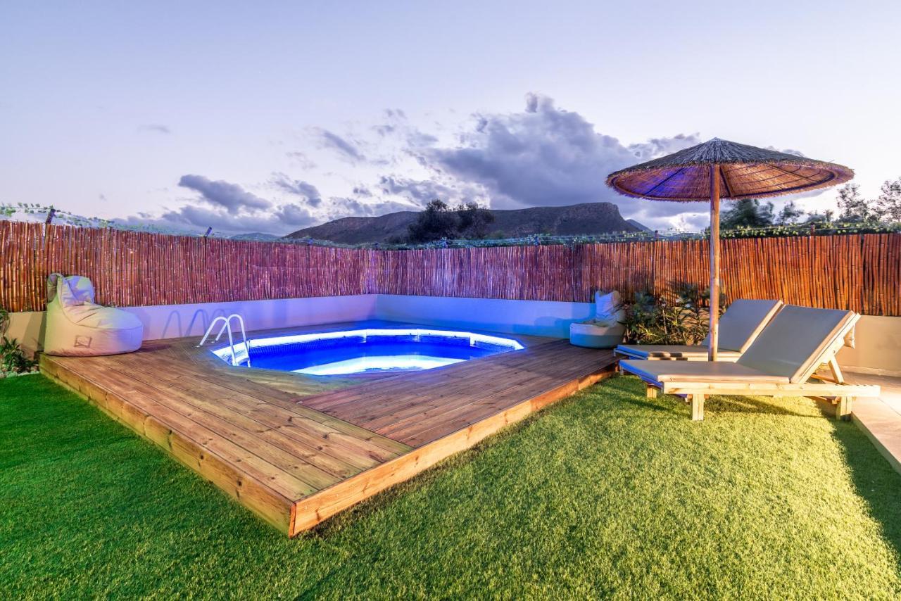 Cozy House With Pool Near Beach Gazi Exterior photo