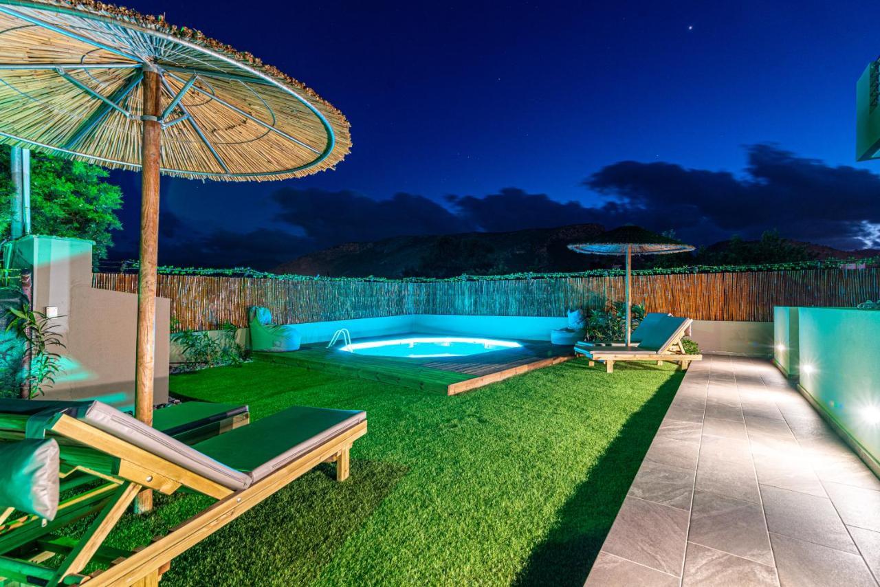 Cozy House With Pool Near Beach Gazi Exterior photo